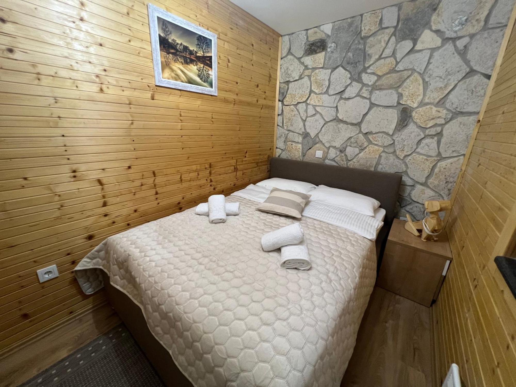 Zen Den Apartments Otočac Extérieur photo